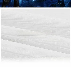 Gros plan du tissu respirant en polyester à 95% pour leggings de yoga doux et extensibles