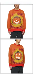 Détail du sweat à capuche Halloween avec motif citrouille sur tissu orange tie-dye