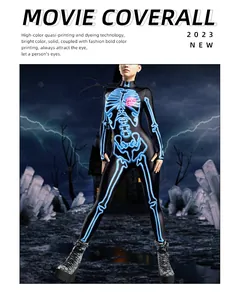 Détail de l'imprimé squelette néon 3D sur body femme avec cœur rose pour Halloween