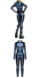Détail du body squelette 3D avec un cœur rose sur tissu noir extensible réfléchissant