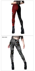 Detalle de leggings de Halloween con estampados de calavera y telaraña de ajuste ceñido