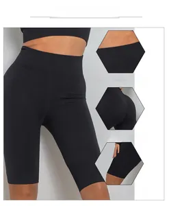 Vues détaillées du short de yoga noir à taille haute avec tissu élastique et design lift