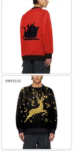 Detailoverzicht van kerstsweatshirts met silhouetten van rendieren en de kerstman