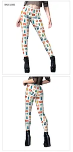 Détail du legging de Noël taille haute avec imprimé boîtes de cadeaux et tissu élastique