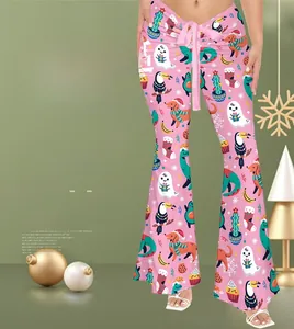 Détail du pantalon évasé de Noël rose avec motifs rennes et cordon de serrage satin