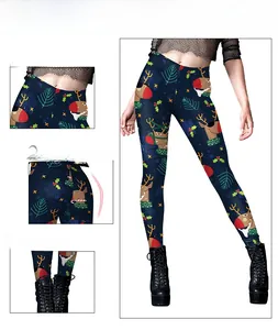 Détail du legging de Noël à taille haute avec imprimé rennes et flocons de neige