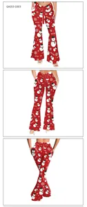 Détail du pantalon évasé de Noël à taille haute avec imprimés bonhomme de neige et nœud