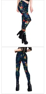 Détail du legging de Noël taille haute avec motifs festifs de rennes et de flocons de neige
