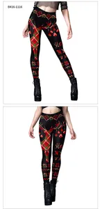 Détail de leggings de Noël avec imprimés rennes et texte Happy New Year festif