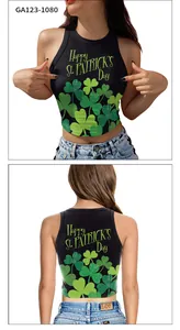 Détail recto-verso du crop top de la Saint-Patrick avec trèfles verts imprimés
