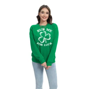 Sweat vert femme Saint-Patrick avec imprimé trèfle et texte Rub Me For Luck