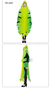 Détail du costume de feuille tropicale verte avec dégradé de couleurs et bords découpés