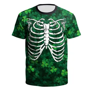 St. Patrick's Day T-Shirt in Grün mit Kleeblatt-Muster und weißem Skelett-Aufdruck