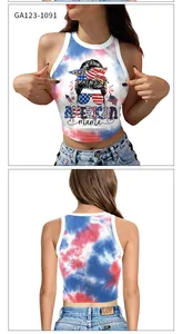 Detail von USA-Themen Tie-Dye Crop Top mit American Mama Print und ärmellosem Schnitt