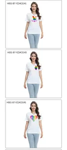 Dreiteiliges Set weißer Rundhals-T-Shirts mit bunten Batik-Totenopf- und Herz-Prints