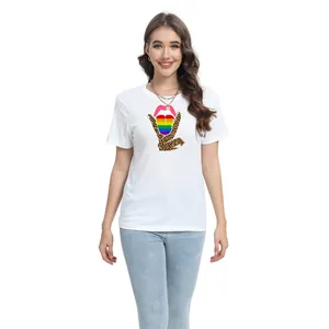 Weißes Rundhals T-Shirt mit modischem Lippen-Print im Leoparden-Regenbogen-Design