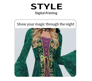Detail der Samt-Hexenkleid mit digitalem Monddruck, Spitzenhalsband und Glockenärmeln