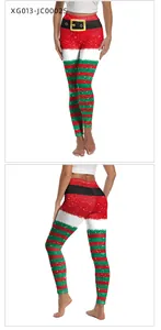 Dettaglio fronte e retro dei leggings da yoga natalizi con stampa cintura e strisce rosse