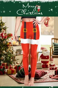 Dettaglio dei leggings natalizi con stampa rossa festiva, cintura di Babbo Natale