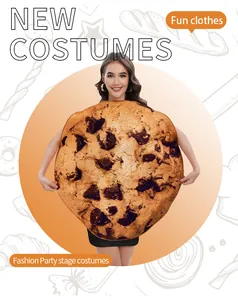 Detalle de disfraz de galleta de chocolate para adultos para fiestas y actuaciones cosplay
