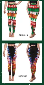 Detailansicht der Weihnachtshose mit digitalen Drucken von Weihnachtsbäumen und Glocken
