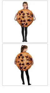 Detalle frontal y posterior del disfraz de galleta para niños con impresión 3D de chocolate