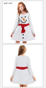 Détails avant et arrière de la robe de Noël trapèze pour fille avec motif bonhomme