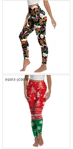 Dettaglio dei leggings natalizi a vita alta con motivi di pan di zenzero e fiocchi