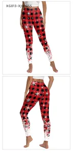 Vista dettagliata fronte e retro dei leggings natalizi a quadri rossi con fiocchi di neve