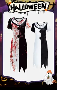 Detail von Horror-Clown-Cosplay-Kleidern mit Blutdrucken und Rüschenkragen für Halloween