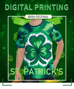 Detail der digitalen Kleeblatt-Druckgrafik auf dem grünen St. Patrick's Day Herren-T-Shirt