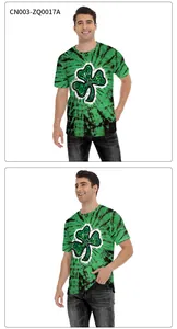 Nahaufnahme von Herren T-Shirt mit grünem Kleeblatt-Muster im Tie-Dye-Stil für St. Patrick's