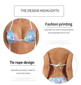 Gros plan du haut de bikini à fleurs bleues avec bretelles réglables et lacets au dos