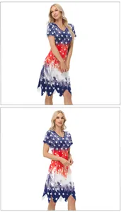 Detail van zomerjurk met V-hals, Amerikaanse vlagprint en onregelmatige kartelrand