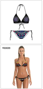 Bikini deux pièces avec imprimé numérique mandala ethnique et liens sur les côtés