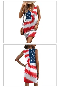 Détail de la robe tie-dye drapeau américain avec étoiles, rayures et décolleté en V