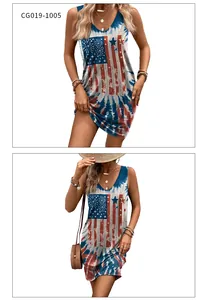 Détail d'une robe d'été sans manches avec motif drapeau américain tie-dye et tissu léger
