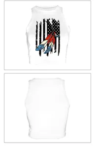 Detaillierte Vorder- und Rückansicht des weißen Crop Tops mit Flaggen-Print