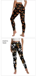 Détail de leggings de yoga extensibles avec imprimés citrouille et crâne d'Halloween