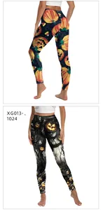 Vue détaillée du legging Halloween avec imprimés citrouille et toile d'araignée en stretch