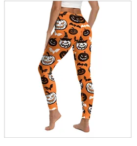 Vue latérale de leggings de yoga taille haute avec motifs de citrouilles et de chauves-souris