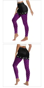 Details der Halloween-Yoga-Leggings mit Fledermausmuster und lila Streifendesign
