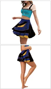 Détails de l'ensemble cosplay K-POP avec haut court bleu et jupe trapèze à motif géométrique