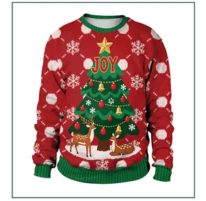 Détail du motif festif d'arbre de Noël et de renne sur le sweat rouge à poignets verts