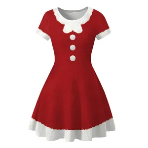 Robe de Noël à manches courtes en coupe A avec bordure en fausse fourrure et pompons blancs