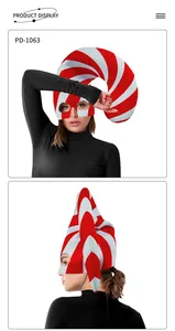 Dettaglio del cappello natalizio a strisce bianche e rosse con design festivo di zucchero
