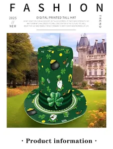 Detail van St. Patrick's Day hoge hoed met digitaal geprinte klavertjes en goudpotten