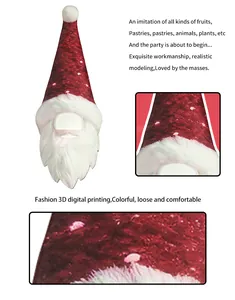 Detalle de gorro de gnomo navideño impreso en 3D con barba de felpa blanca y copos nieve