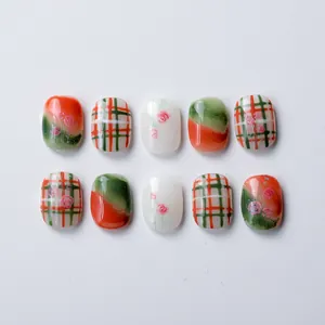 Kit de faux ongles 3D avec motifs à carreaux rouge-vert et fleurs de roses roses