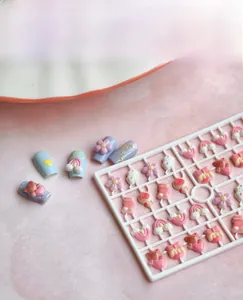Détails de bijoux d'ongles 3D en résine avec ours mignons, arcs-en-ciel et nœuds